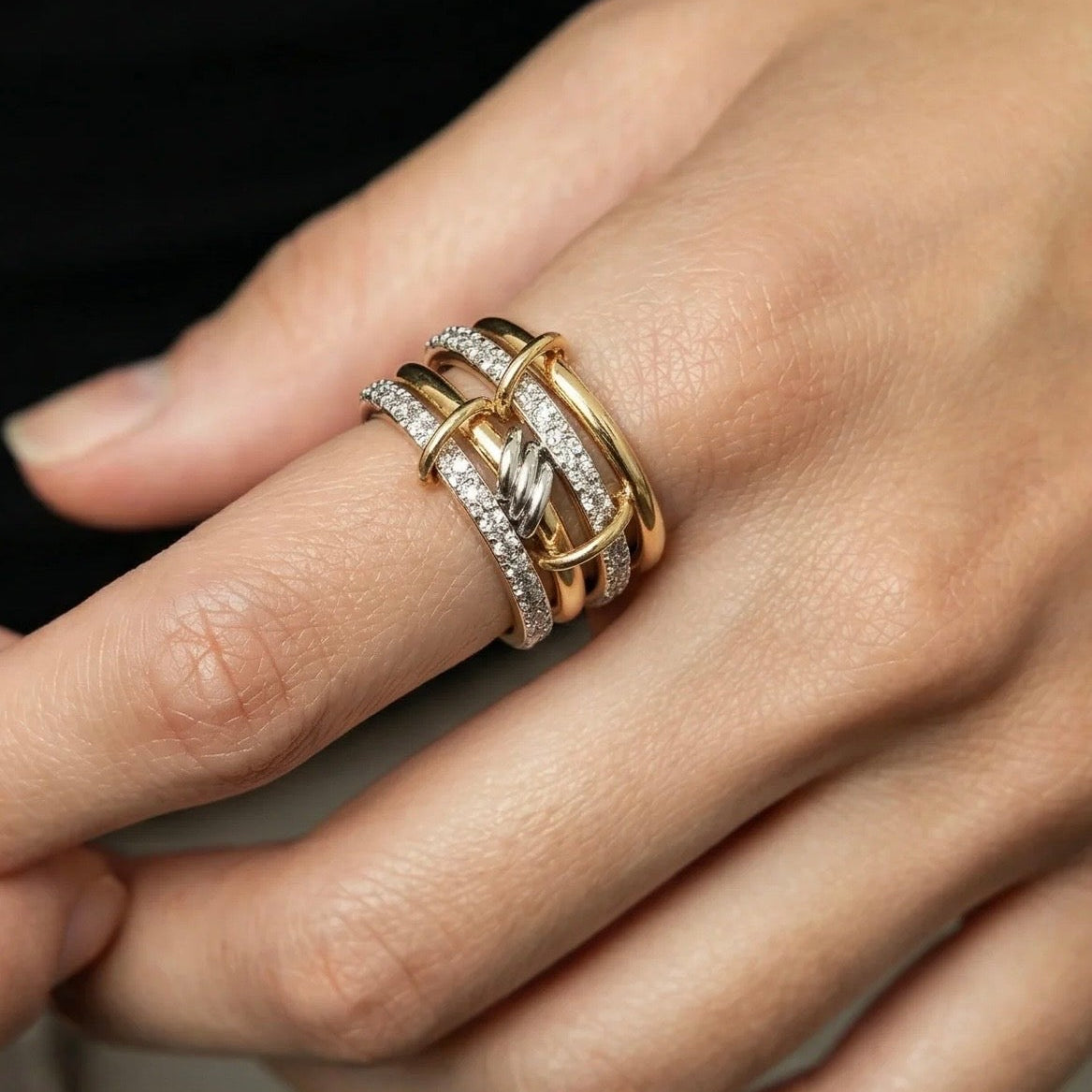 Bague Entrelacée Élégance • L'Éclat Infini